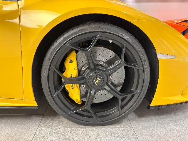 LAMBORGHINI HURACAN 2019 Image 28