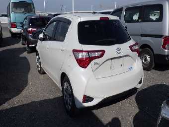 TOYOTA VITZ 2017 Image 3