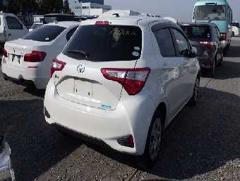 TOYOTA VITZ 2017 Image 4