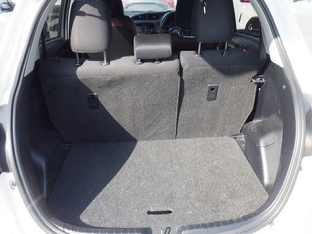 TOYOTA VITZ 2017 Image 26