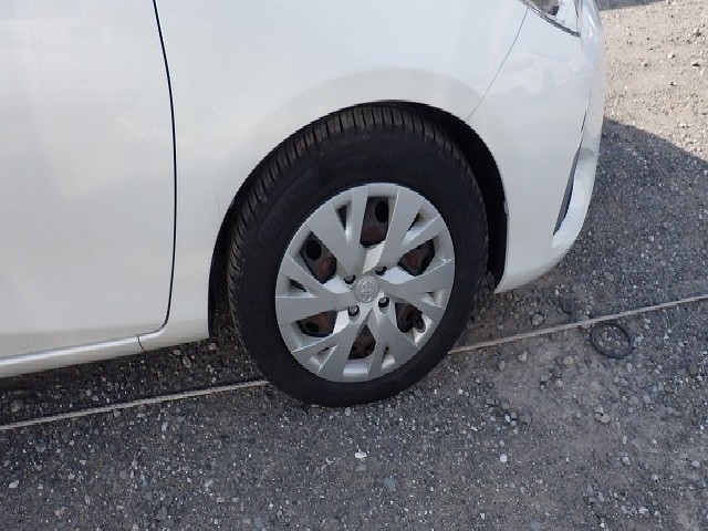 TOYOTA VITZ 2017 Image 27