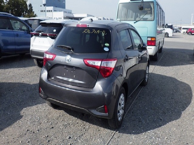 TOYOTA VITZ 2017 Image 19