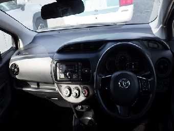 TOYOTA VITZ 2017 Image 5