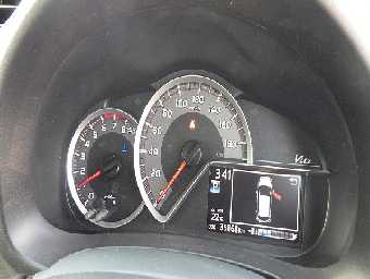 TOYOTA VITZ 2017 Image 6