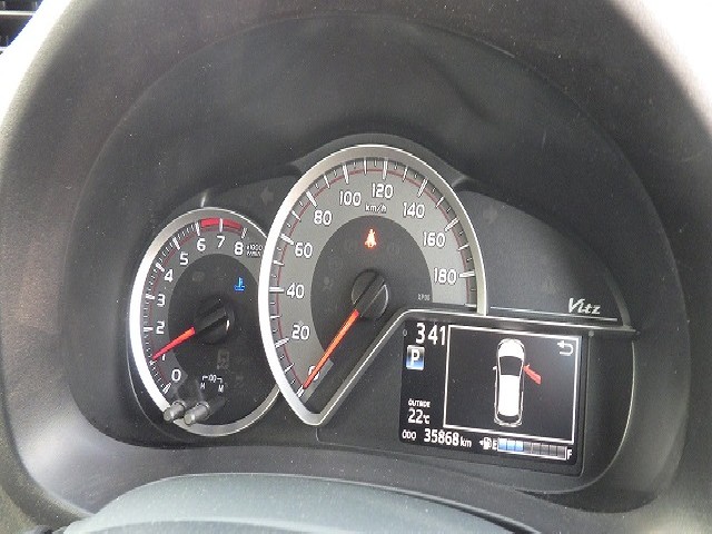 TOYOTA VITZ 2017 Image 21