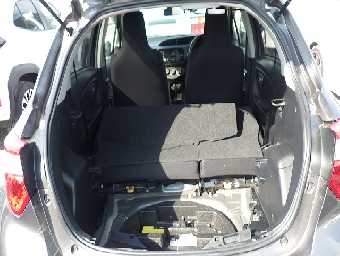 TOYOTA VITZ 2017 Image 11