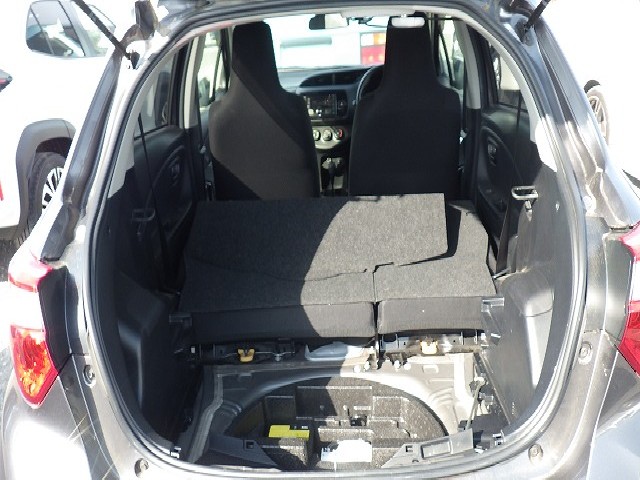 TOYOTA VITZ 2017 Image 26