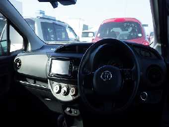 TOYOTA VITZ 2017 Image 5