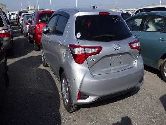 TOYOTA VITZ 2017 Image 3