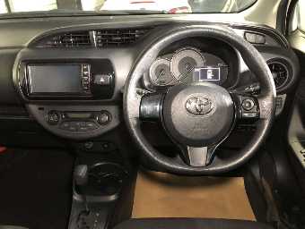 TOYOTA VITZ 2020 Image 6