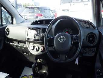 TOYOTA VITZ 2017 Image 5