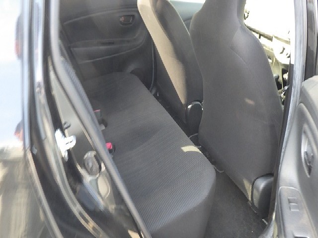 TOYOTA VITZ 2017 Image 22