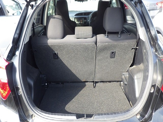 TOYOTA VITZ 2017 Image 23