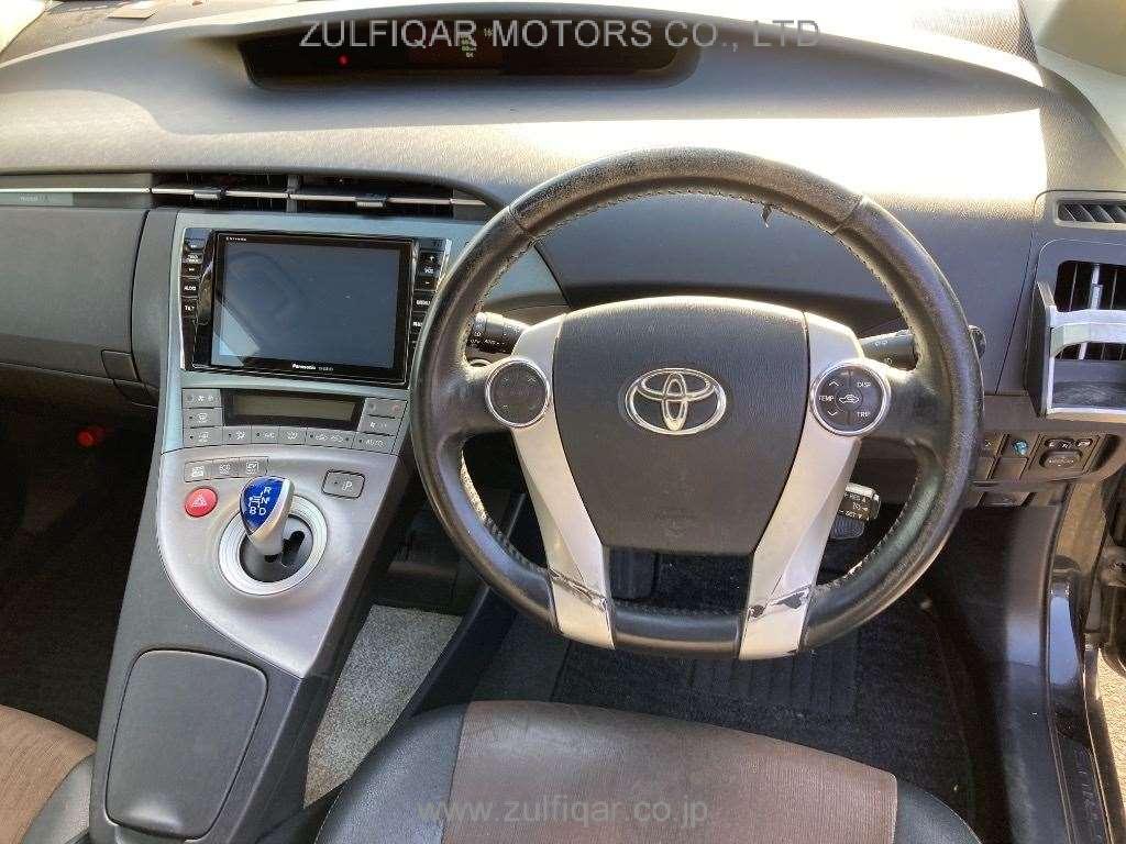 TOYOTA PRIUS 2014 Image 6