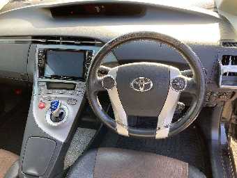 TOYOTA PRIUS 2014 Image 6