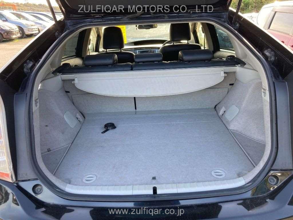 TOYOTA PRIUS 2014 Image 8