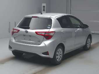 TOYOTA VITZ 2017 Image 2