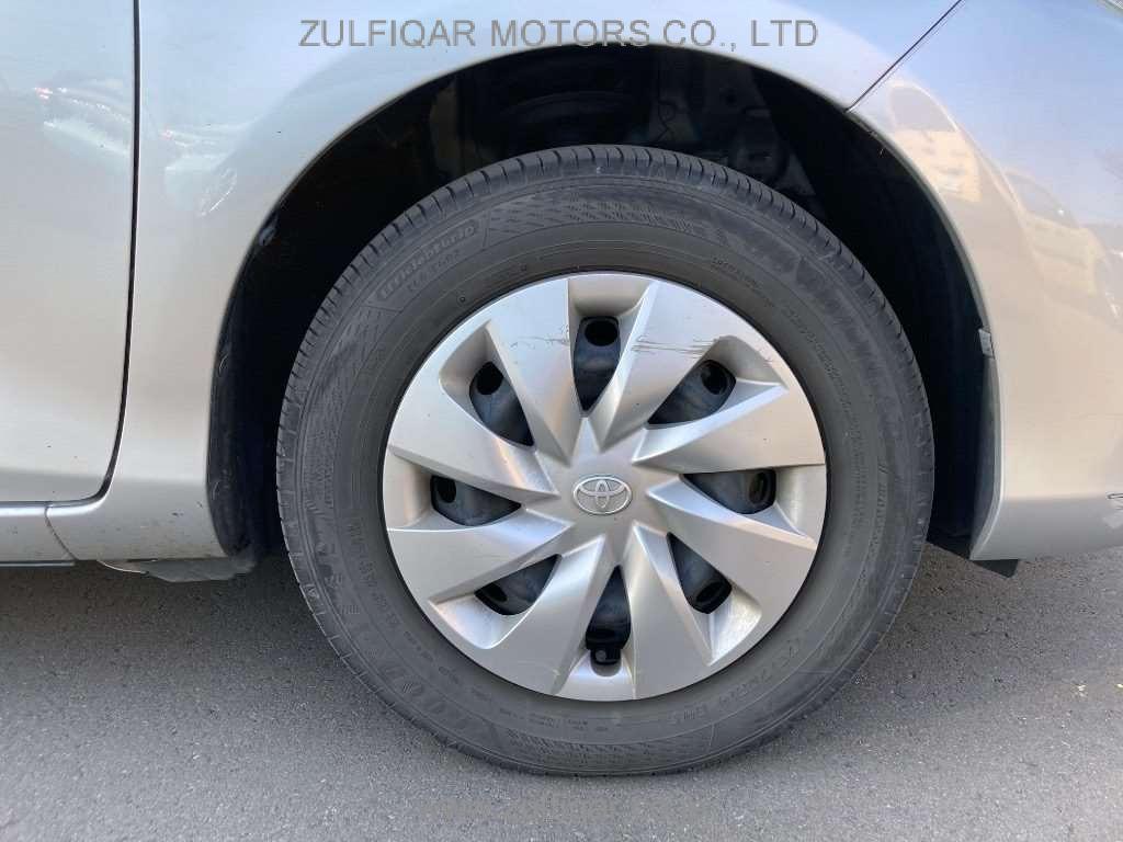 TOYOTA VITZ 2017 Image 11