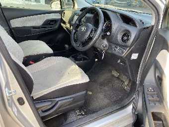 TOYOTA VITZ 2017 Image 5