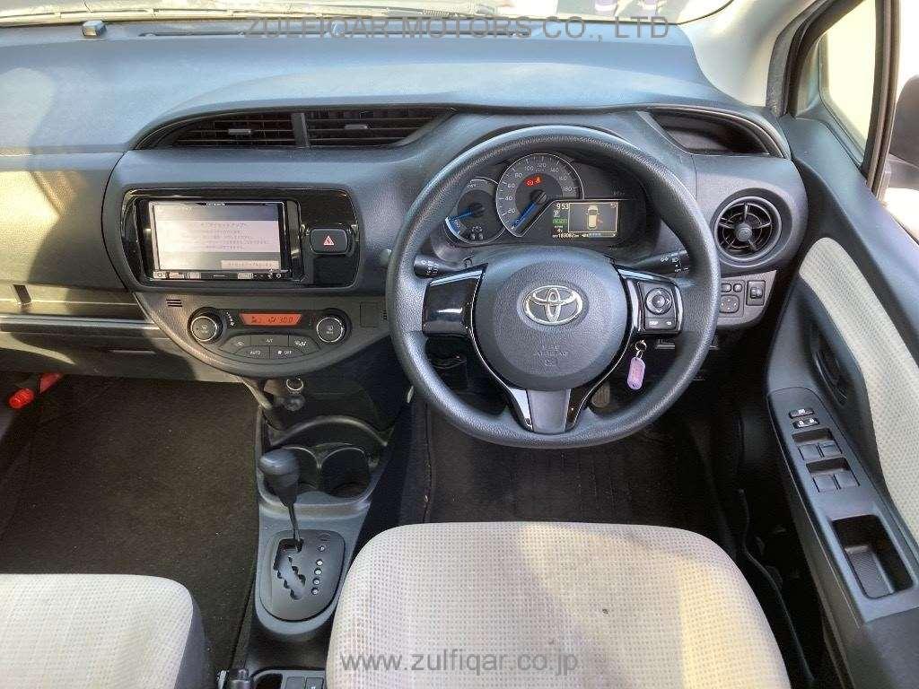 TOYOTA VITZ 2017 Image 6