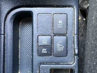 TOYOTA VITZ 2017 Image 7