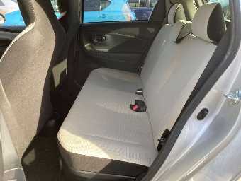 TOYOTA VITZ 2017 Image 9