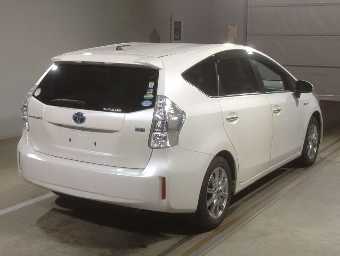 TOYOTA PRIUS ALPHA 2014 Image 2