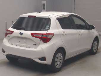 TOYOTA VITZ 2018 Image 2