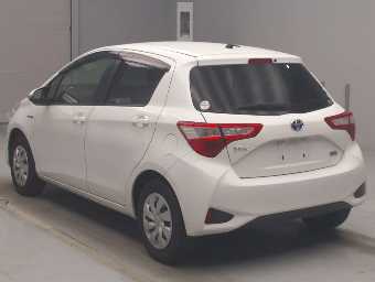 TOYOTA VITZ 2018 Image 4