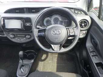 TOYOTA VITZ 2018 Image 6