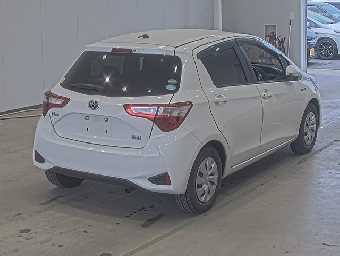 TOYOTA VITZ 2018 Image 2