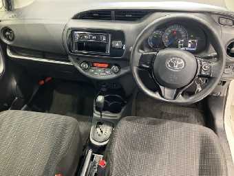 TOYOTA VITZ 2018 Image 4