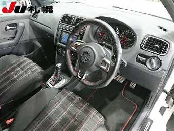 VOLKSWAGEN POLO 2012 Image 3
