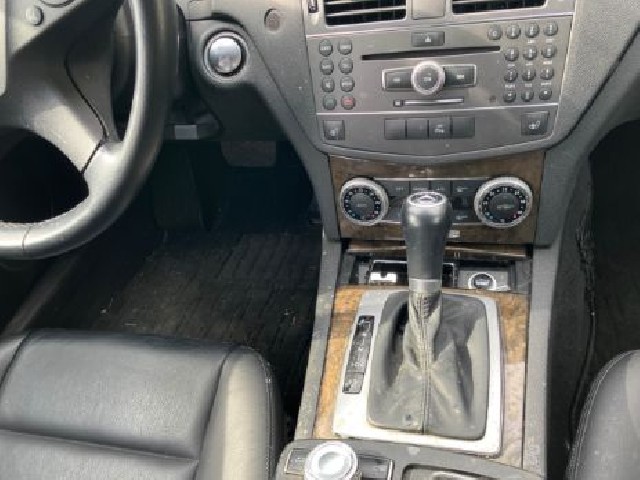 MERCEDES BENZ C CLASS 2010 Image 19