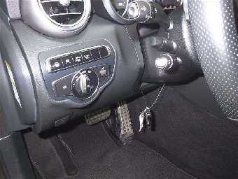 MERCEDES BENZ C CLASS 2015 Image 8