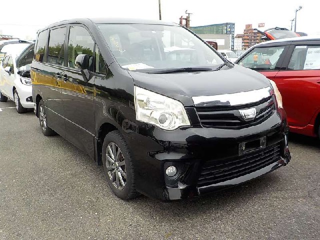 TOYOTA NOAH 2012 Image 19