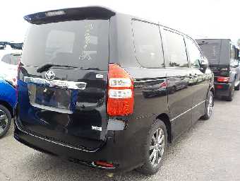 TOYOTA NOAH 2012 Image 4