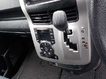 TOYOTA NOAH 2012 Image 7