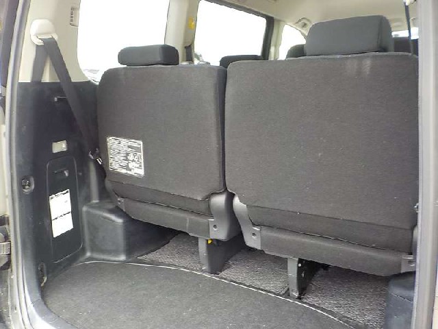 TOYOTA NOAH 2012 Image 30