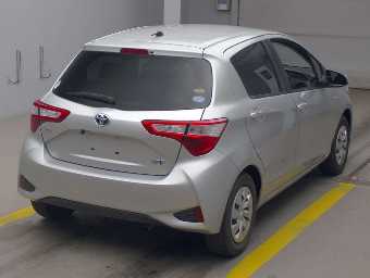 TOYOTA VITZ 2020 Image 2
