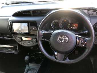 TOYOTA VITZ 2020 Image 6