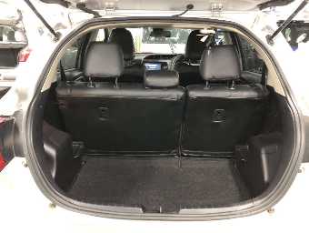 TOYOTA VITZ 2018 Image 12
