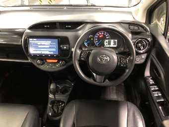TOYOTA VITZ 2018 Image 6