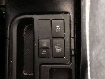 TOYOTA VITZ 2018 Image 8