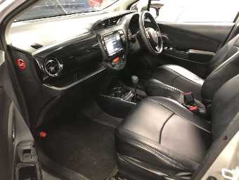 TOYOTA VITZ 2018 Image 10