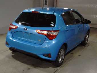 TOYOTA VITZ 2017 Image 2