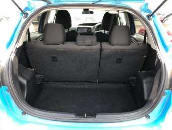 TOYOTA VITZ 2017 Image 8