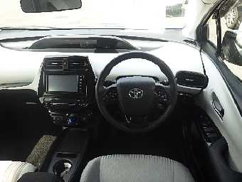 TOYOTA PRIUS 2020 Image 8