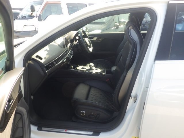 AUDI S4 AVANT 2018 Image 25