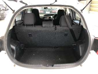 TOYOTA VITZ 2020 Image 8